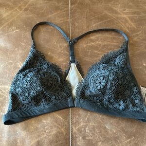 Victoria’s Secret front close bra